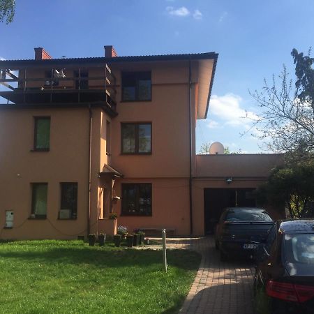 samodzielny pokój w wygodnym domu z parkingiem Apartamento Piaseczno  Exterior foto