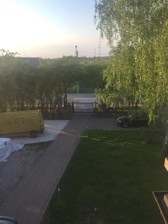 samodzielny pokój w wygodnym domu z parkingiem Apartamento Piaseczno  Exterior foto